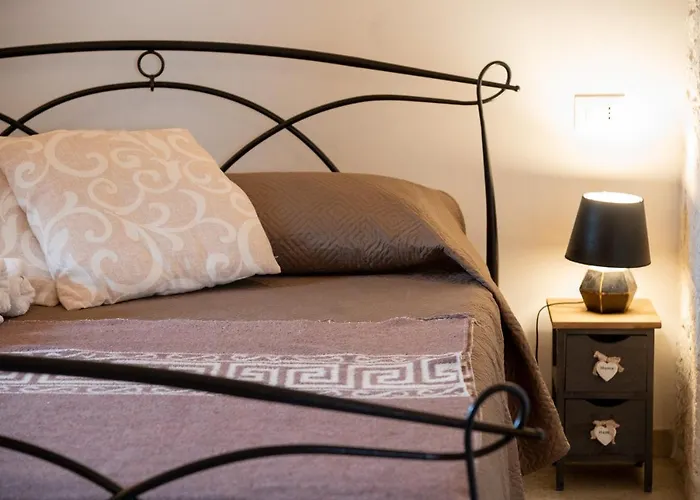 Pietra Rosa Apulian 4*