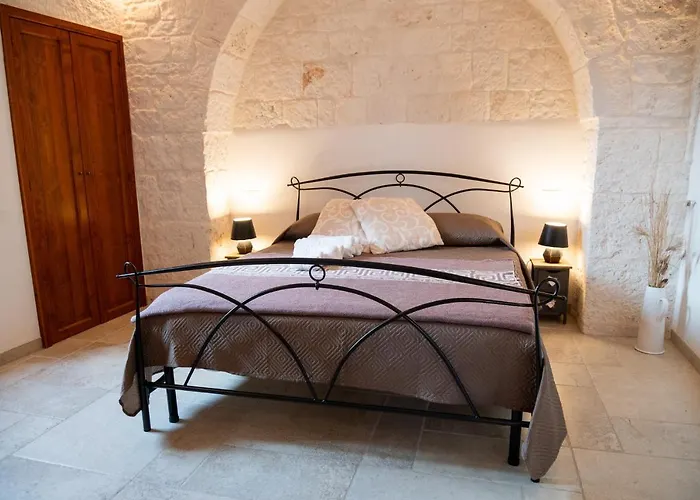 Pietra Rosa Apulian Konukevi